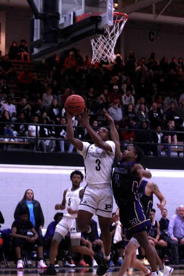  Senior Shy Stephens-Deary goes in for a lay-up.